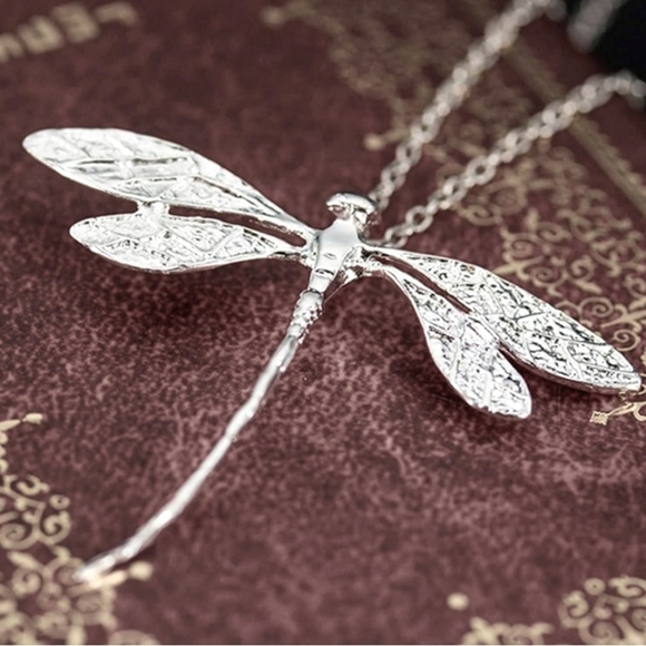 Dragonfly Necklace 18 inch Chain Tarnish resistant NP#2 - Picture 1 of 13